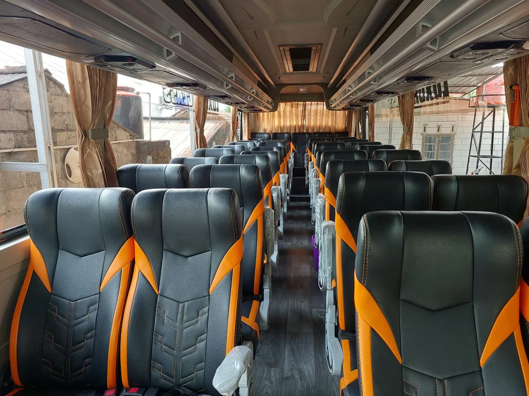 Sewa Medium Bus 35 Seat Bandung – Solusi Nyaman & Hemat Bersama Samudra Holiday medium bus