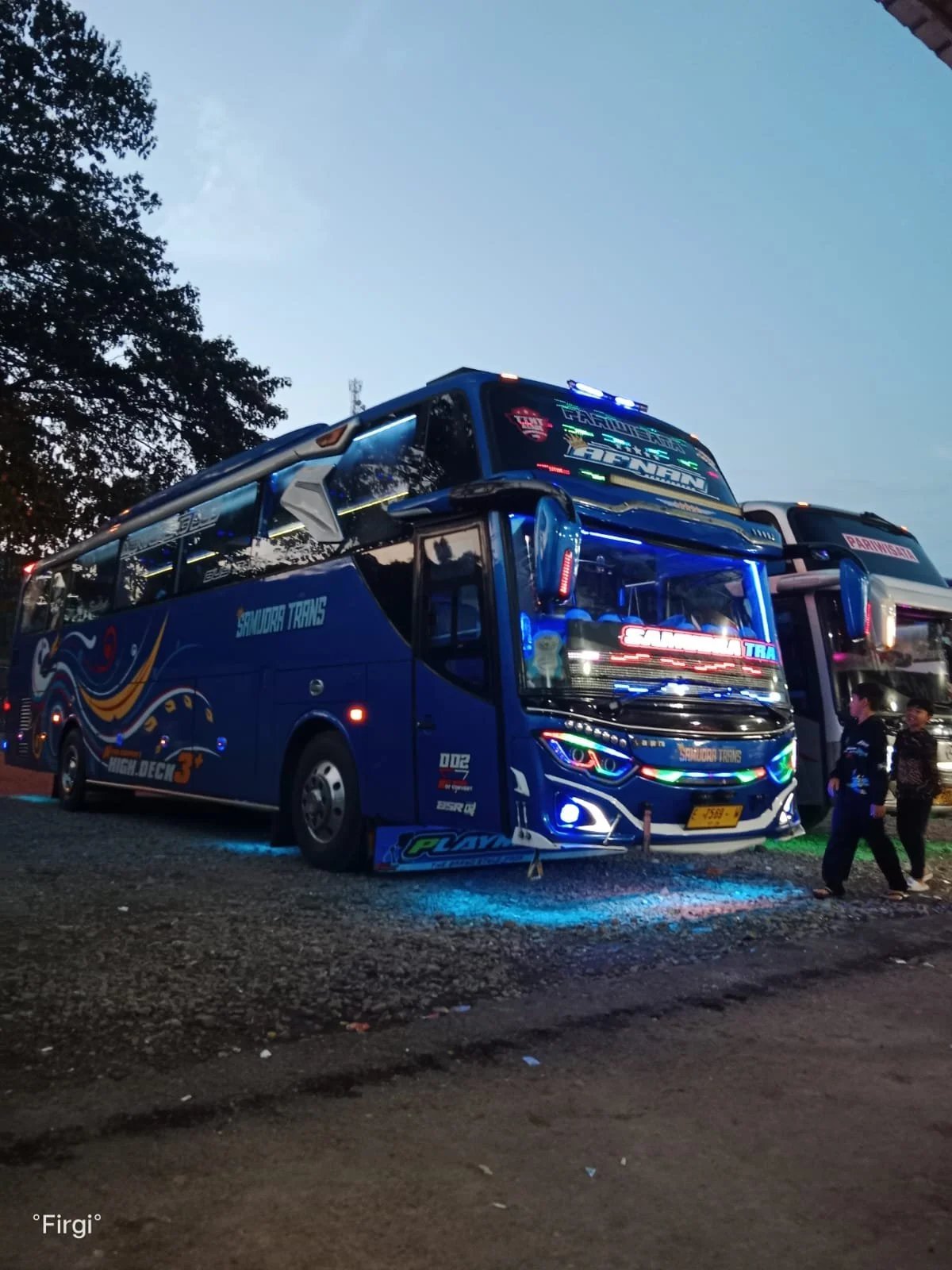 Sewa Mobil Bus Pariwisata Bandung – Nyaman, Aman, dan Profesional bersama Samudra Holiday